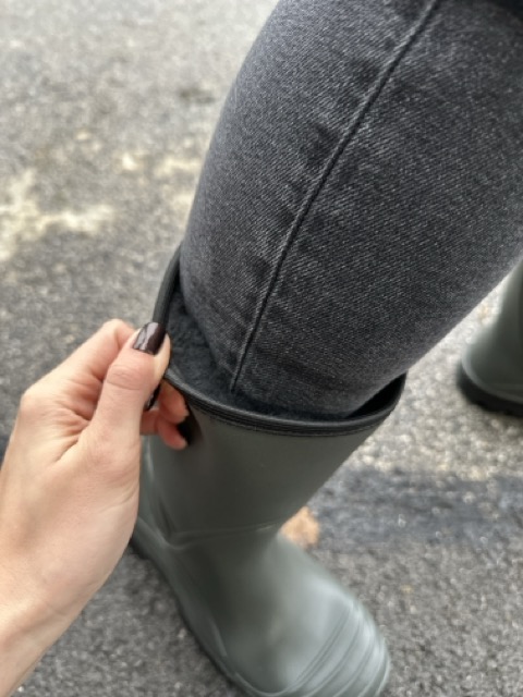 Insulated rubber boots provide warmth