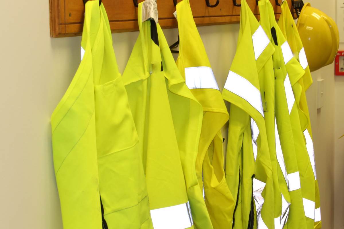 High-visibility workwear for rescuers for safety