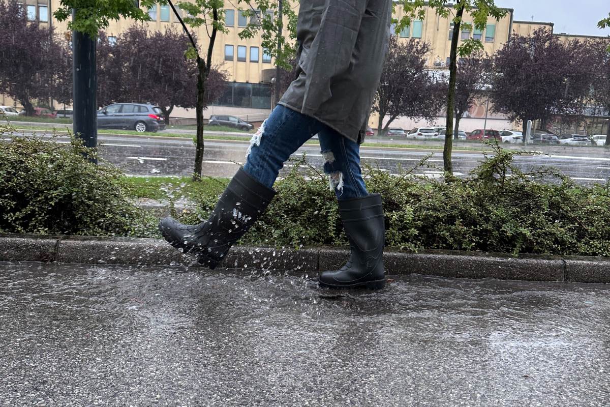 Rubber boots for work in rain and wet conditions