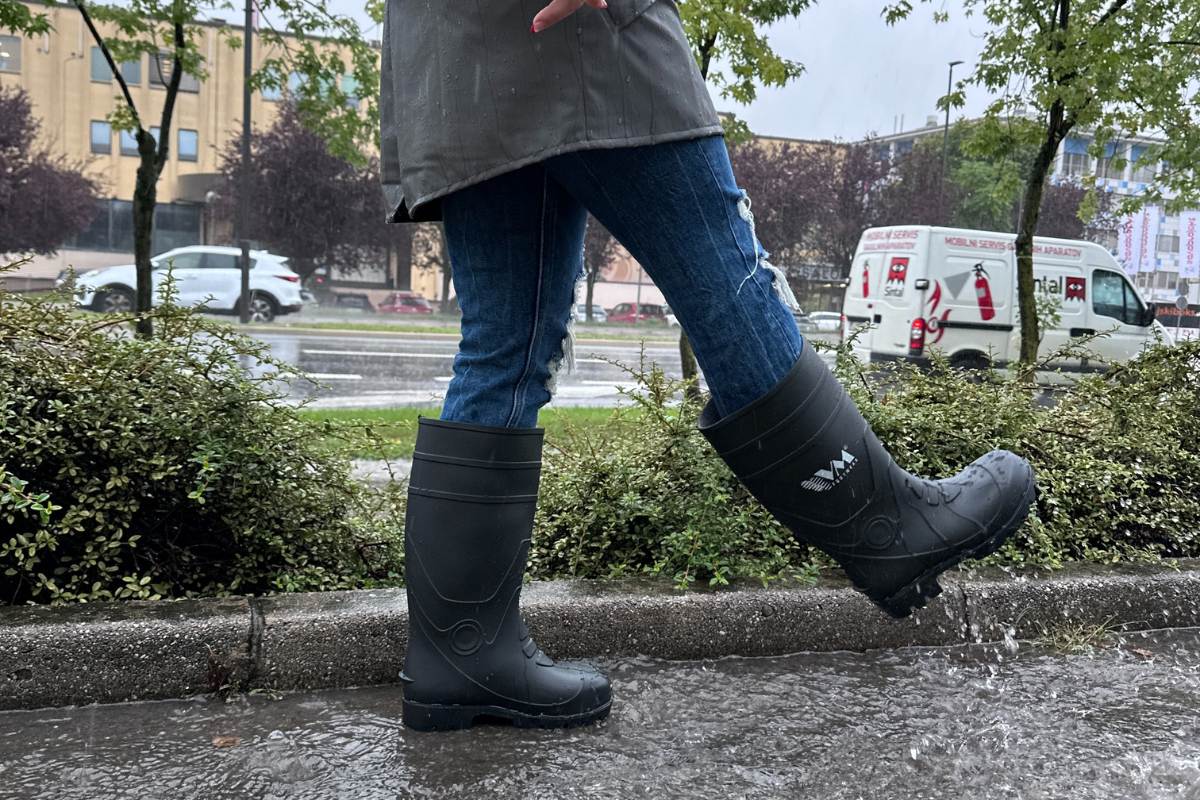 Waterproof rubber boots for garden work